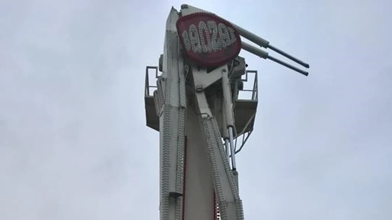 Leszakadt egy vidámparki körhinta, többen megsérültek