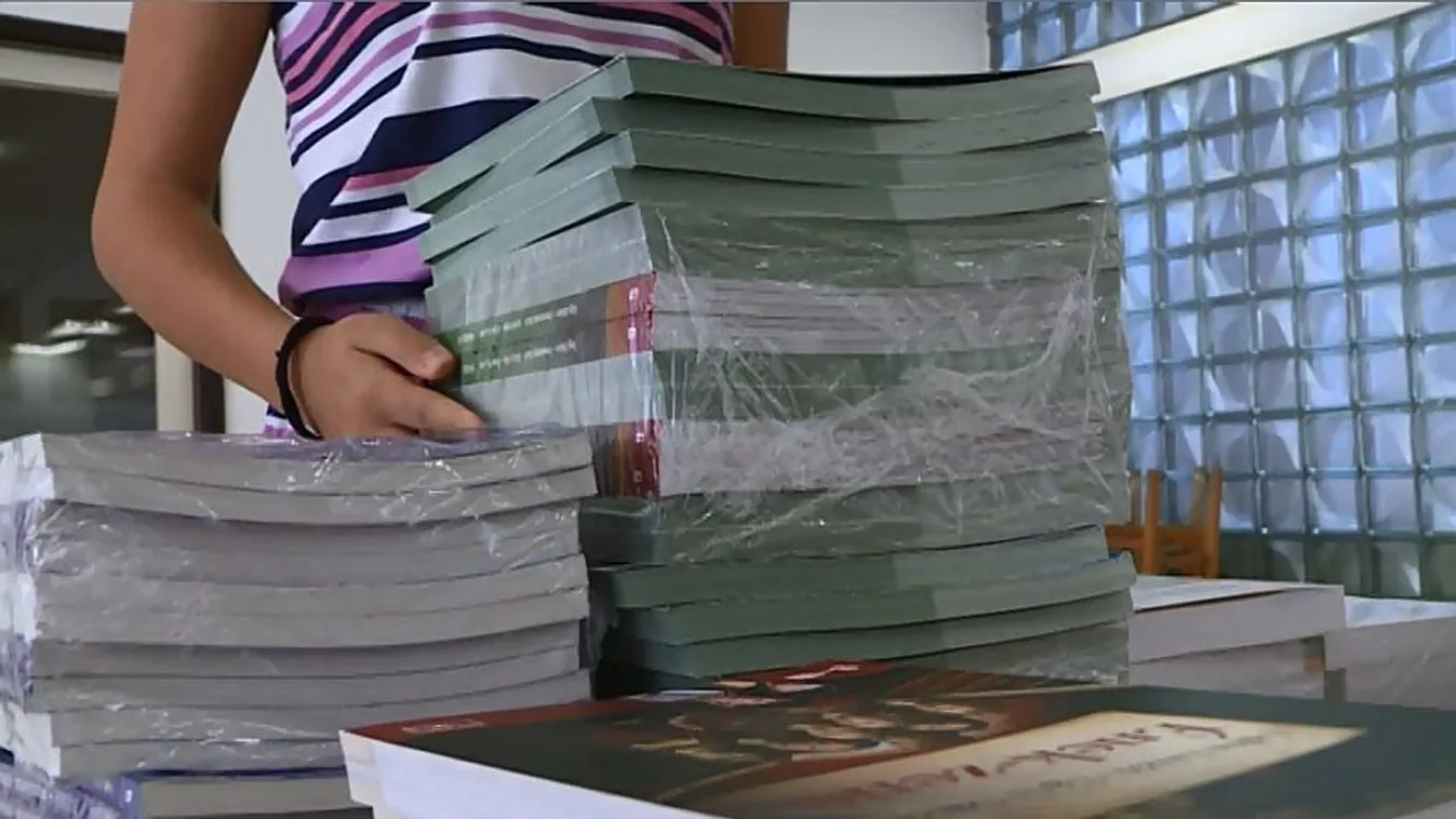 Palkovics: Hiánytalanul kiszállítjuk a tankönyveket