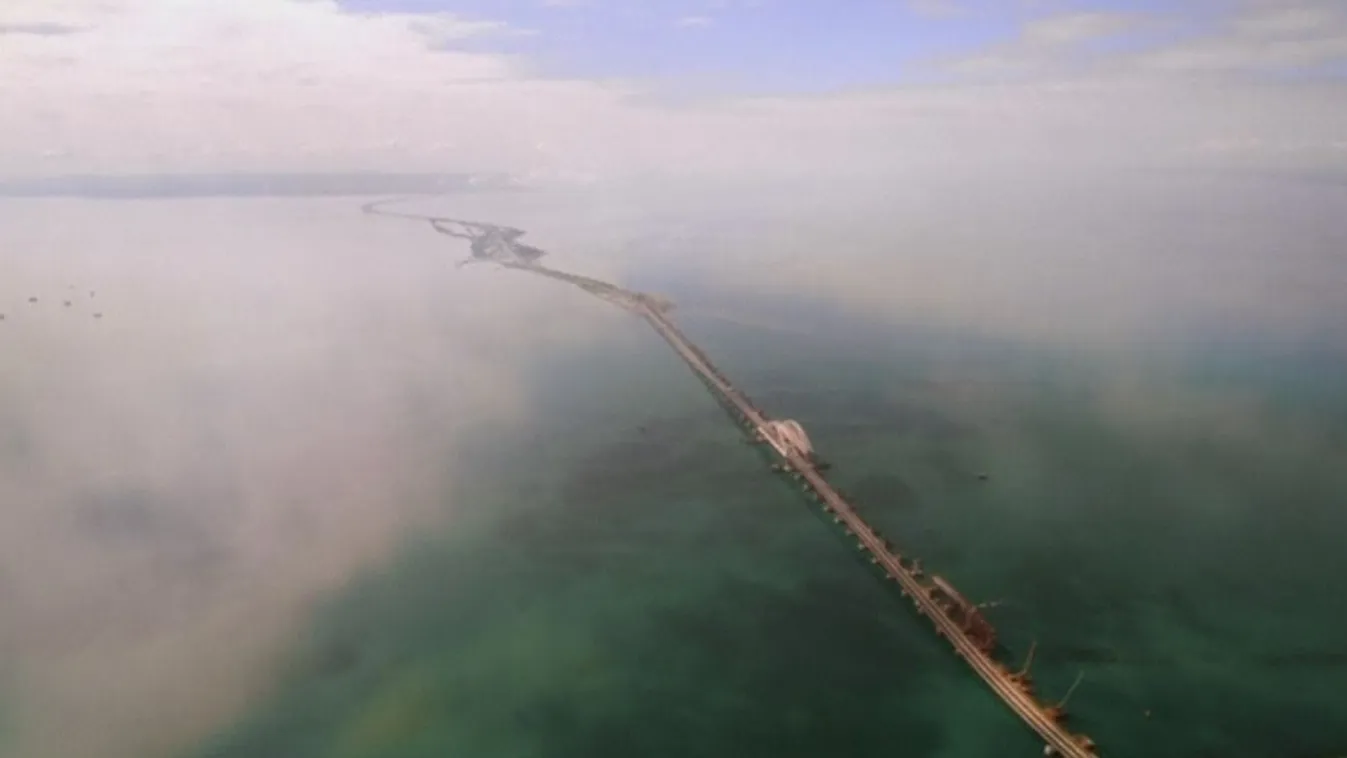 Híddal kötötte össze a Krím-félszigetet Oroszországgal a moszkvai vezetés