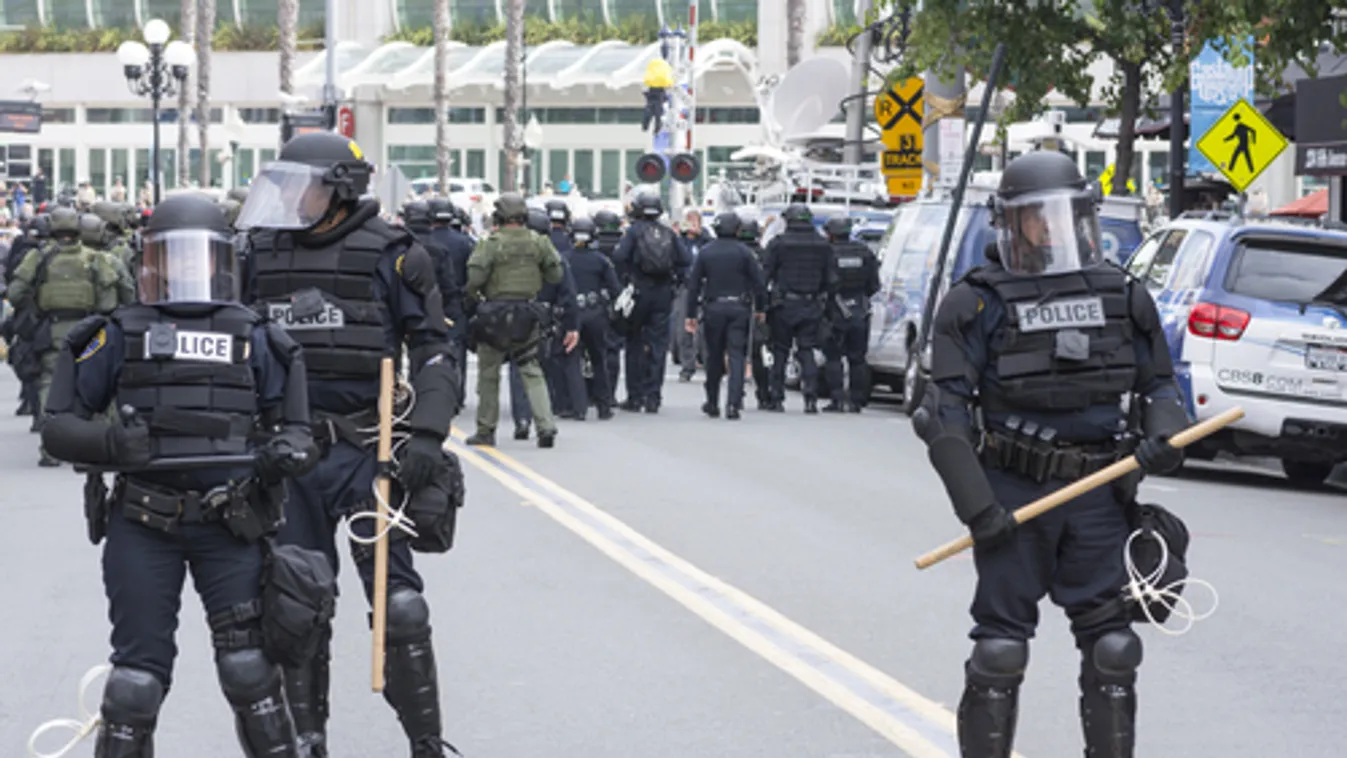 Újabb szervezeti intézkedések amerikai rendőri testületeknél, Trump rendeletet ad ki