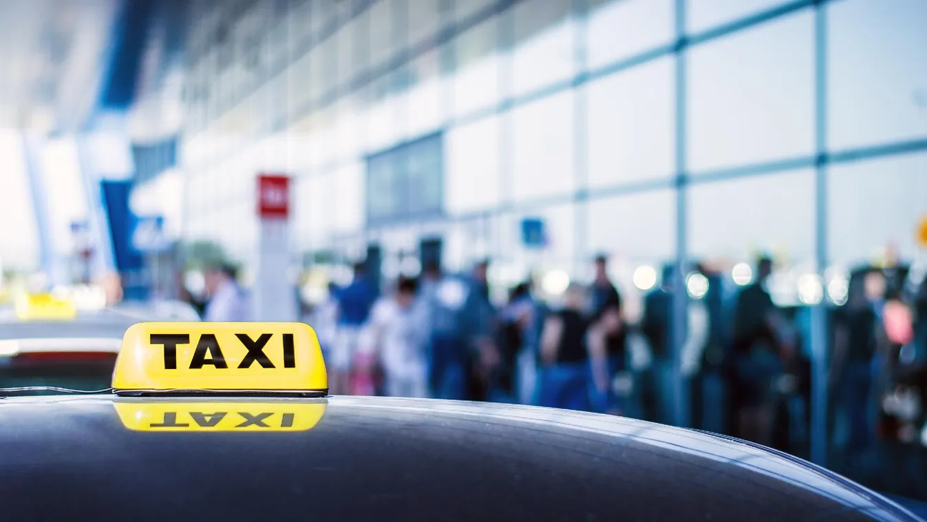 Taxisokkal szállíttatja a spanyol kormány az illegális migránsokat + videó