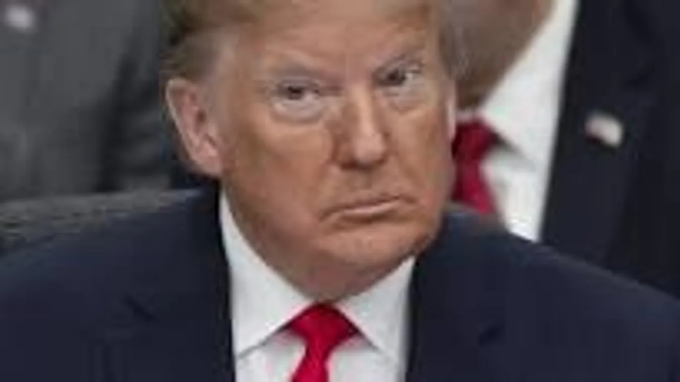 A megállapodás aláírása előtti órákban Trump "a béke esélyének megragadására" buzdítja az afgánokat