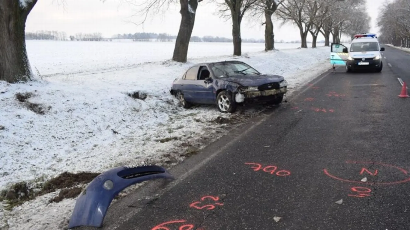 Megpördült, majd az árokban állt meg az autó