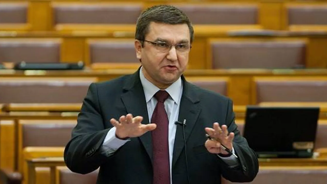 Czomba Sándor: Továbbra is történelmi mélyponton a nyilvántartott álláskeresők száma