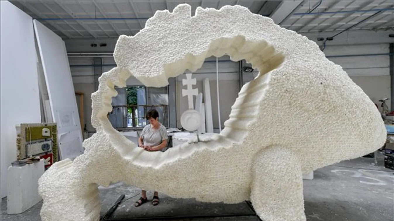 Tíz virágkocsi az 51. debreceni virágkarneválon