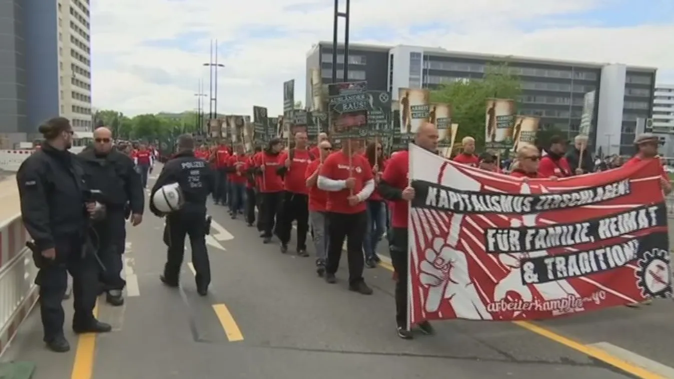 Náci karlendítések miatt nyomoz a német rendőrség