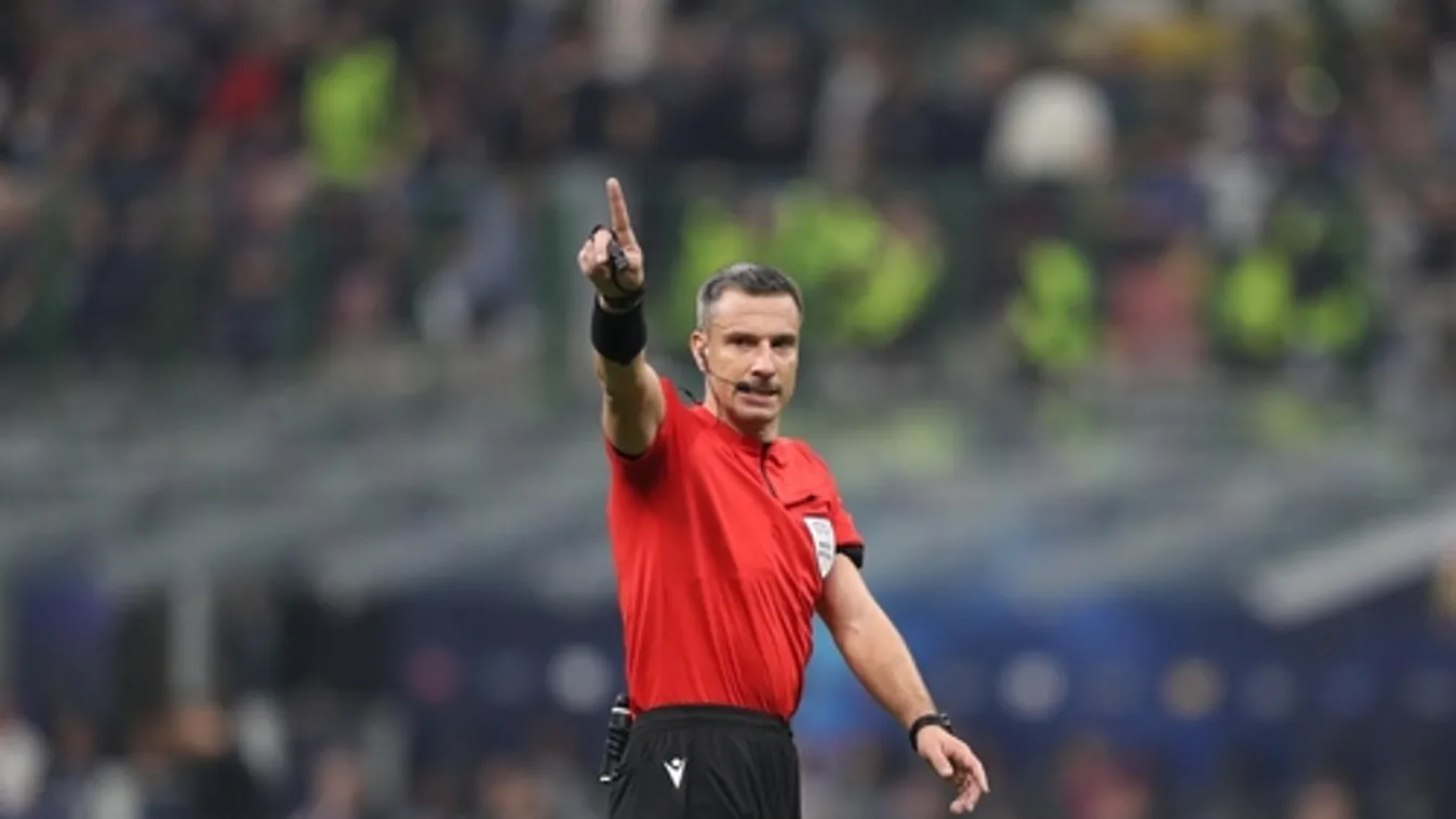 A BL-döntő játékvezetője bíráskodik a magyar-svájci meccsen