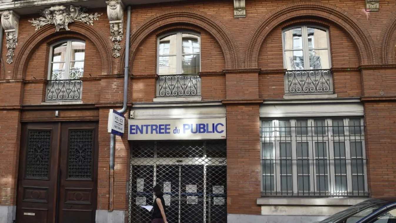 Elmetszette a rendőrnő torkát