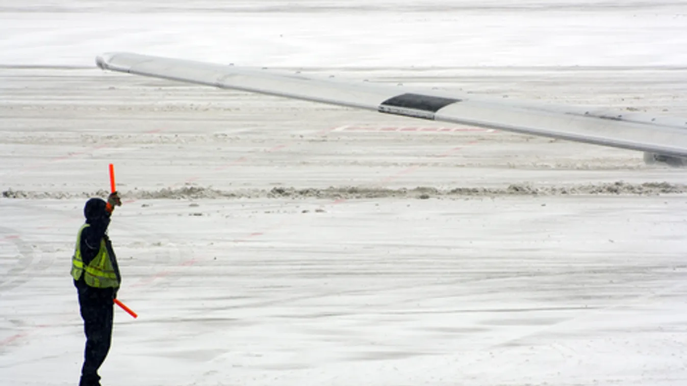 Hóvihar miatt kétezer repülőjáratot kellett törölni Denverben