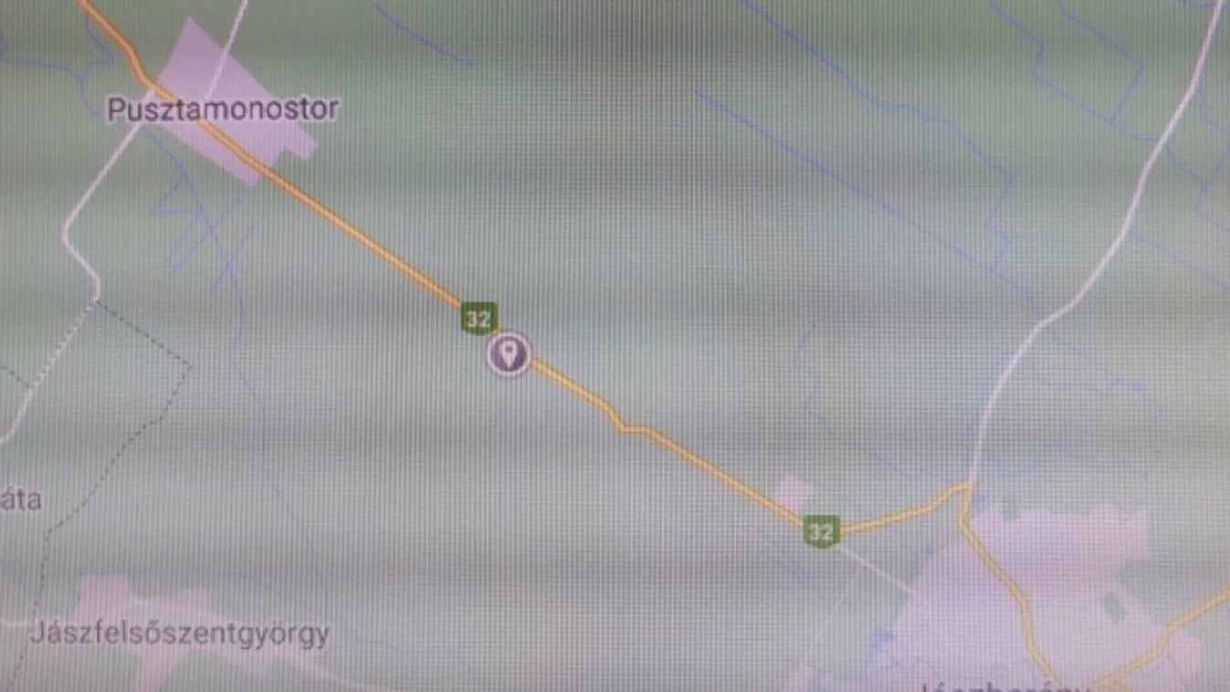 Felborult egy traktor a 32-es számú úton