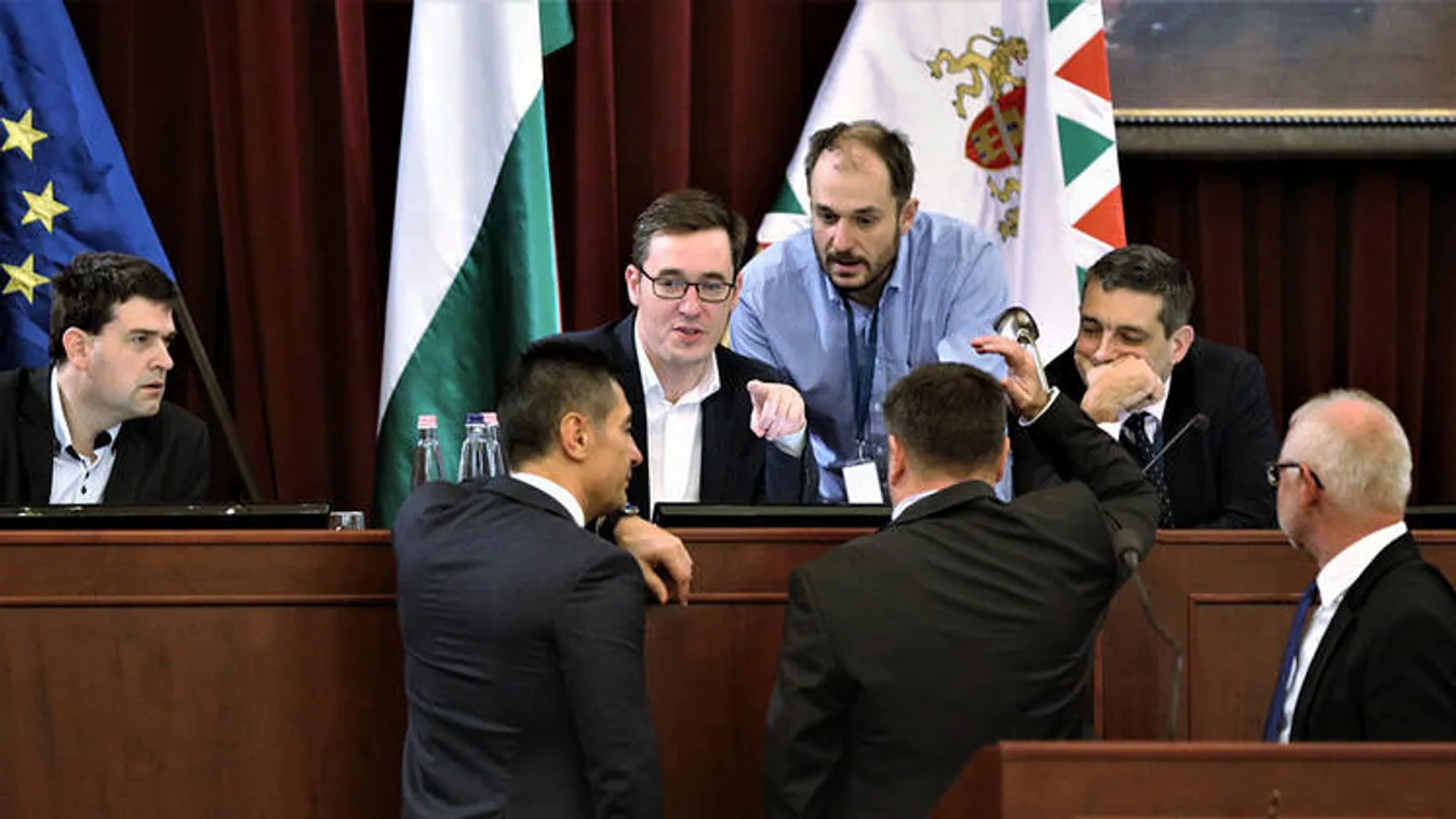 Látszatfórumot alakítanak Karácsonyék