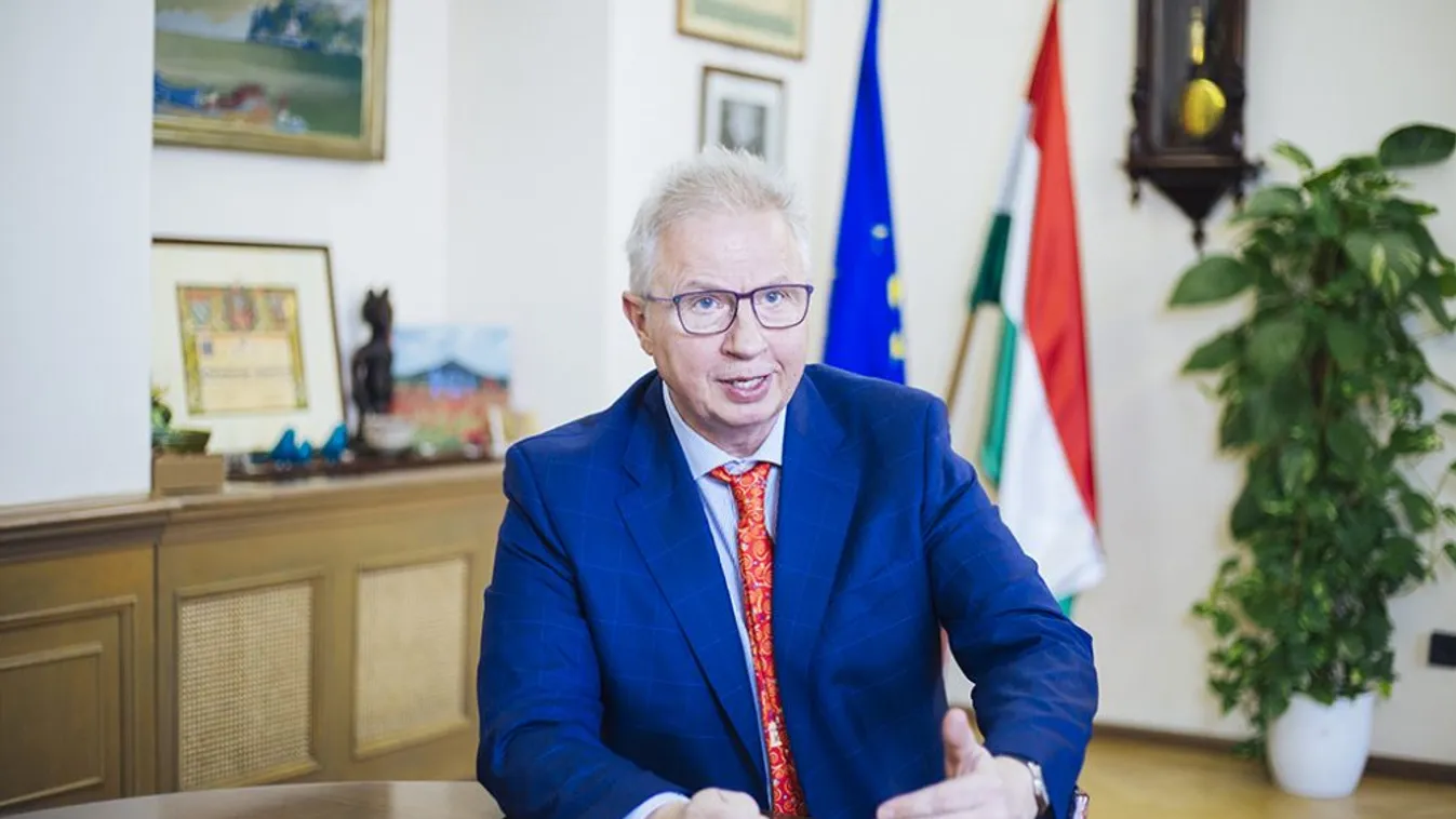 Trócsányi: az igazságszolgáltatás ma már a közvélemény érdeklődésének középpontjában áll