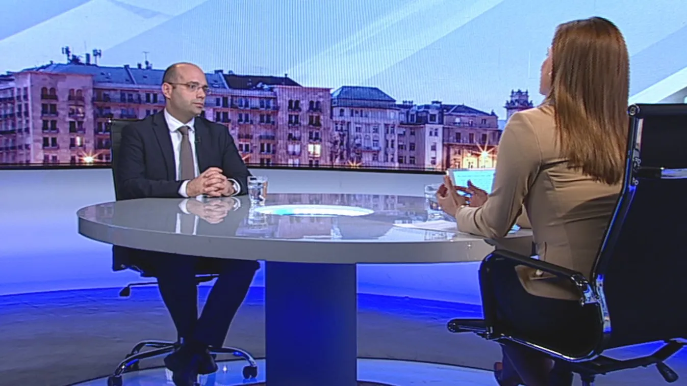 Mráz Ágoston: Nagykoalíciónak csúfolt kiskoalíció vezeti Németországot