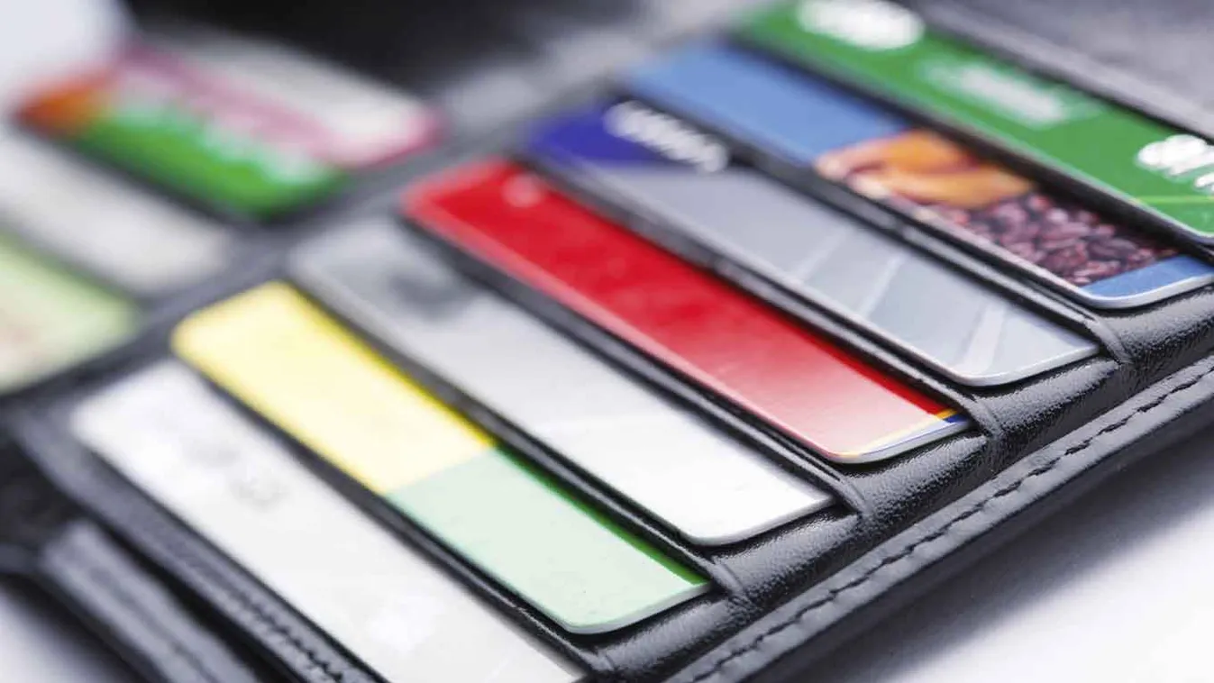 Mintegy 380 ezer bankkártya adatait lopták el