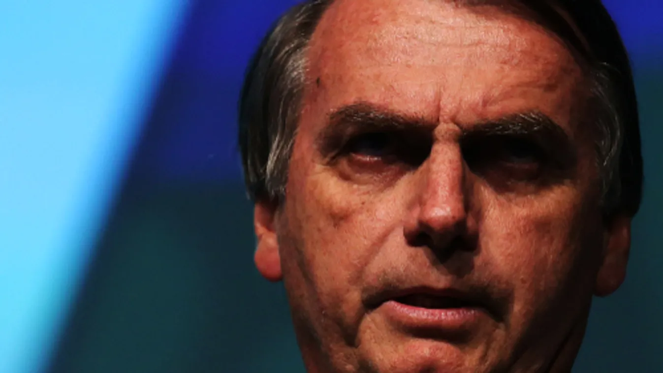 Bolsonaro fittyet hány a járványügyi előírásokra, járja az országot és elvegyül az őt ünneplő tömegben