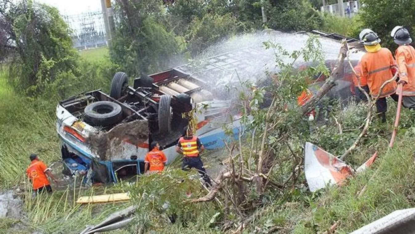 Hat halott, rengeteg sérült egy thaiföldi buszbalesetben