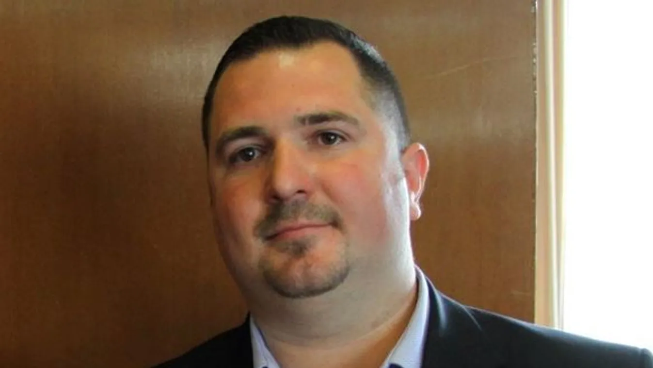 Karácsony helyettese egymillióval pózol