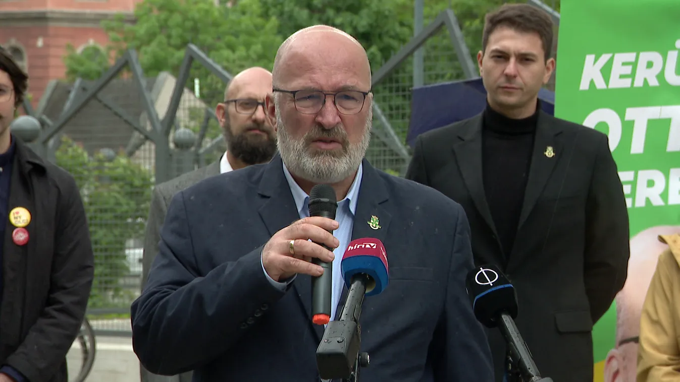 Megrongálták a Fidesz plakátjait Józsefvárosban, majd Pikó Andrásé került a helyükre + videó