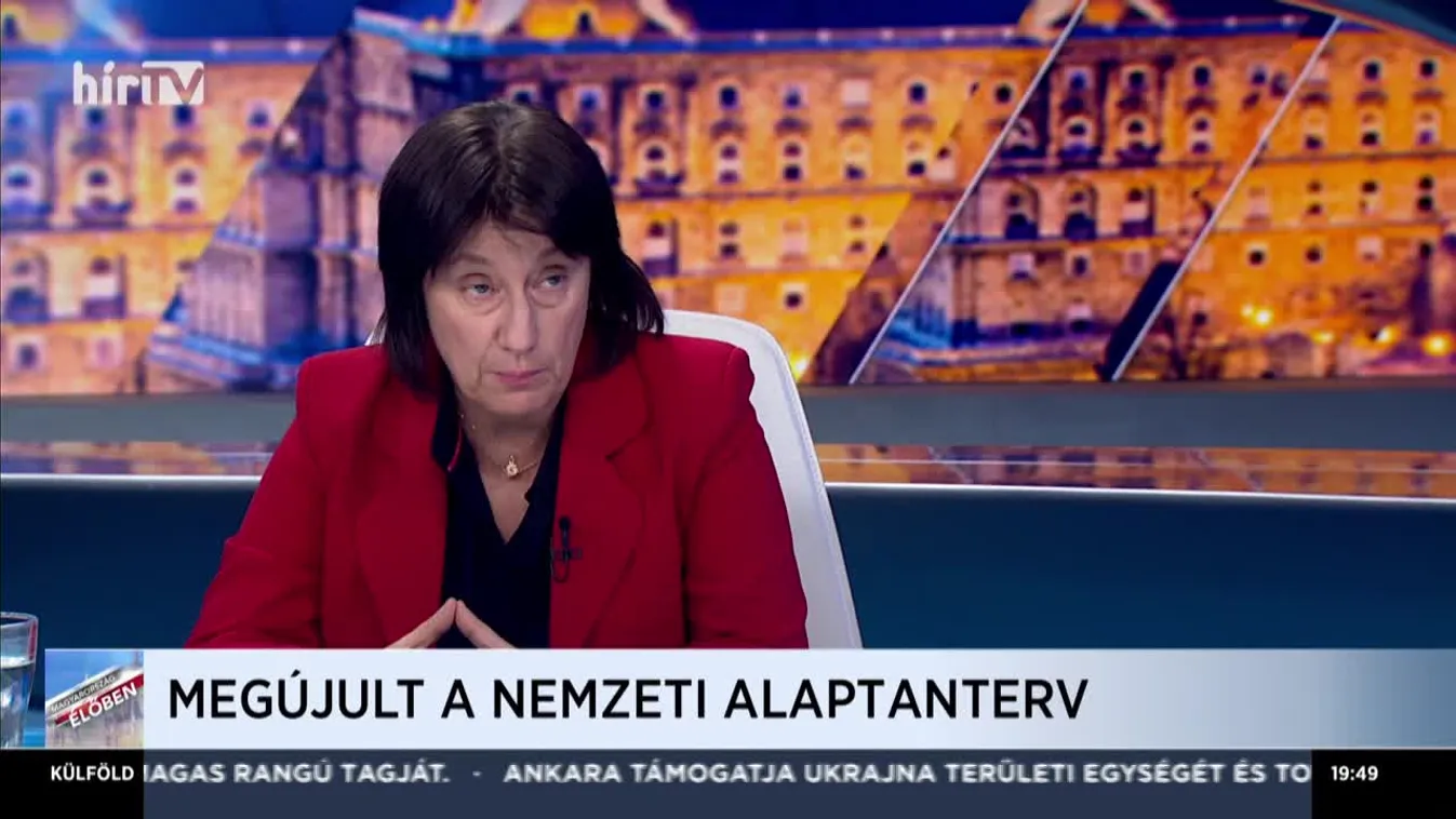 Hajnal Gabriella: Az oktatás egy szakma, nem szabadna politikai színtérré válnia
