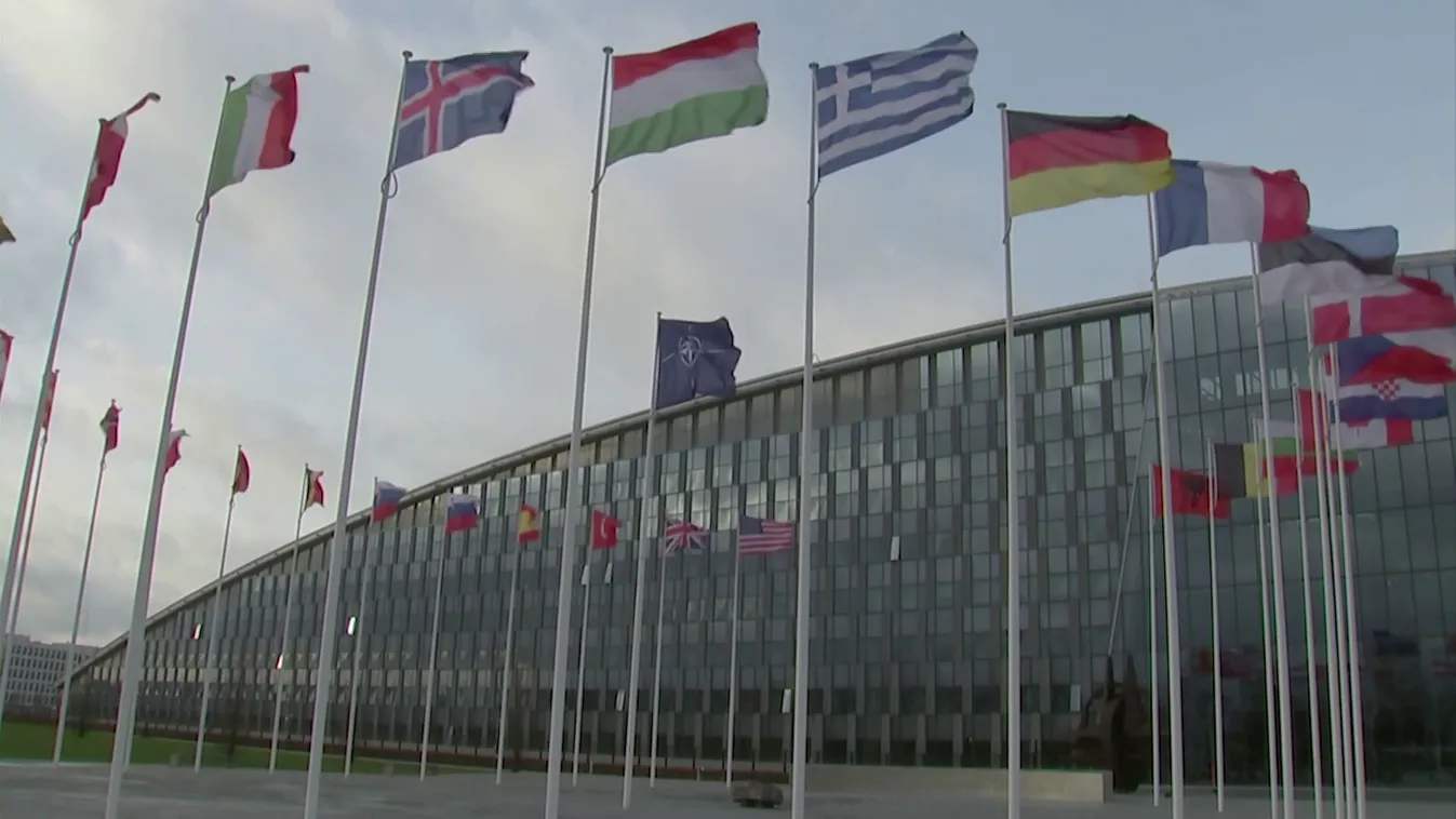 Hivatalos: Benyújották a csatlakozási kérelmet a NATO-hoz a finnek és a svédek