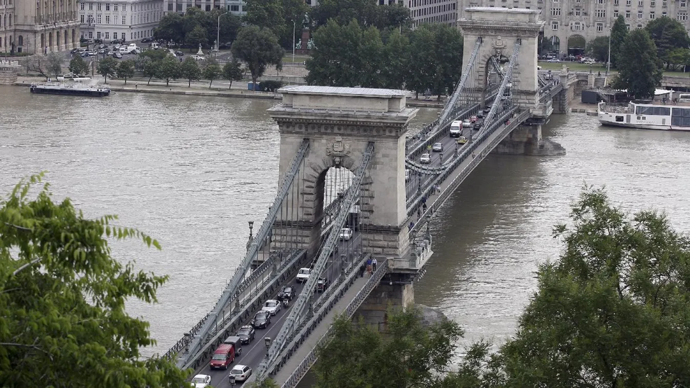 Lezárják a Lánchidat az ellenzéki pártok tüntetése miatt