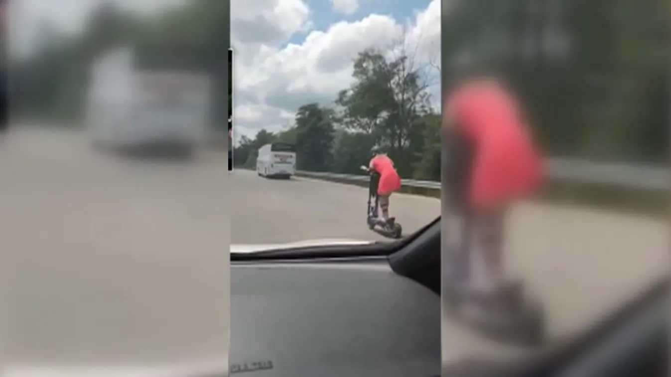 120-szal az autópályán, csak éppen rollerrel