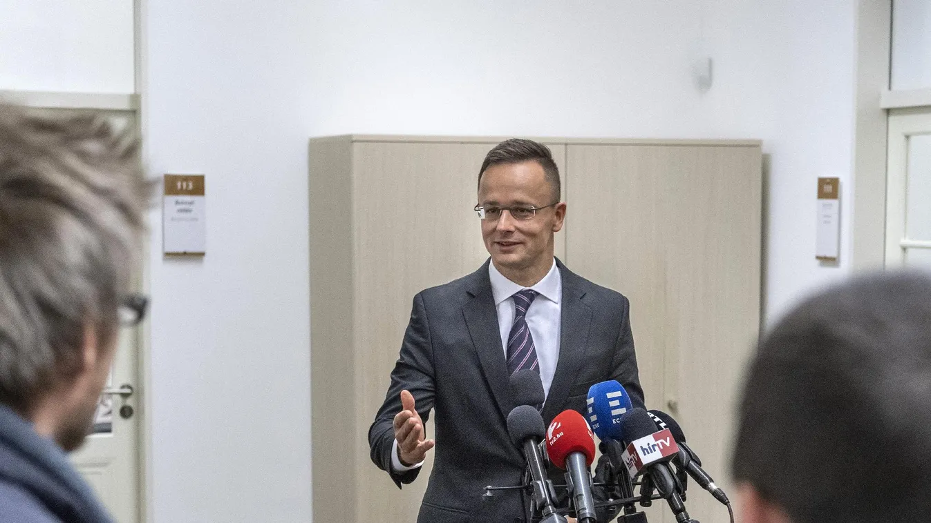 Szijjártó visszautasította, hogy magyar diplomaták részt vettek volna bármiféle „menekítésben”