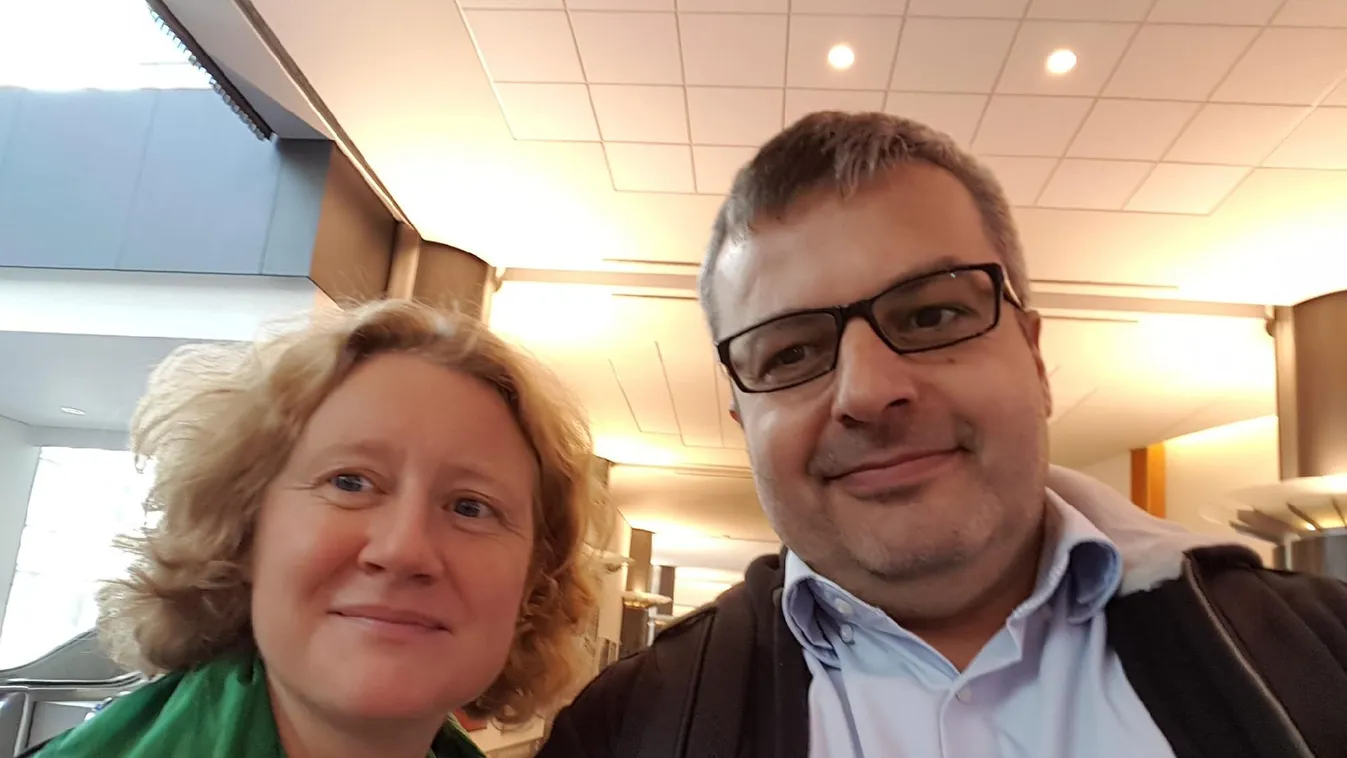 Sargentinivel pózol a kormánykritikus lap főszerkesztője