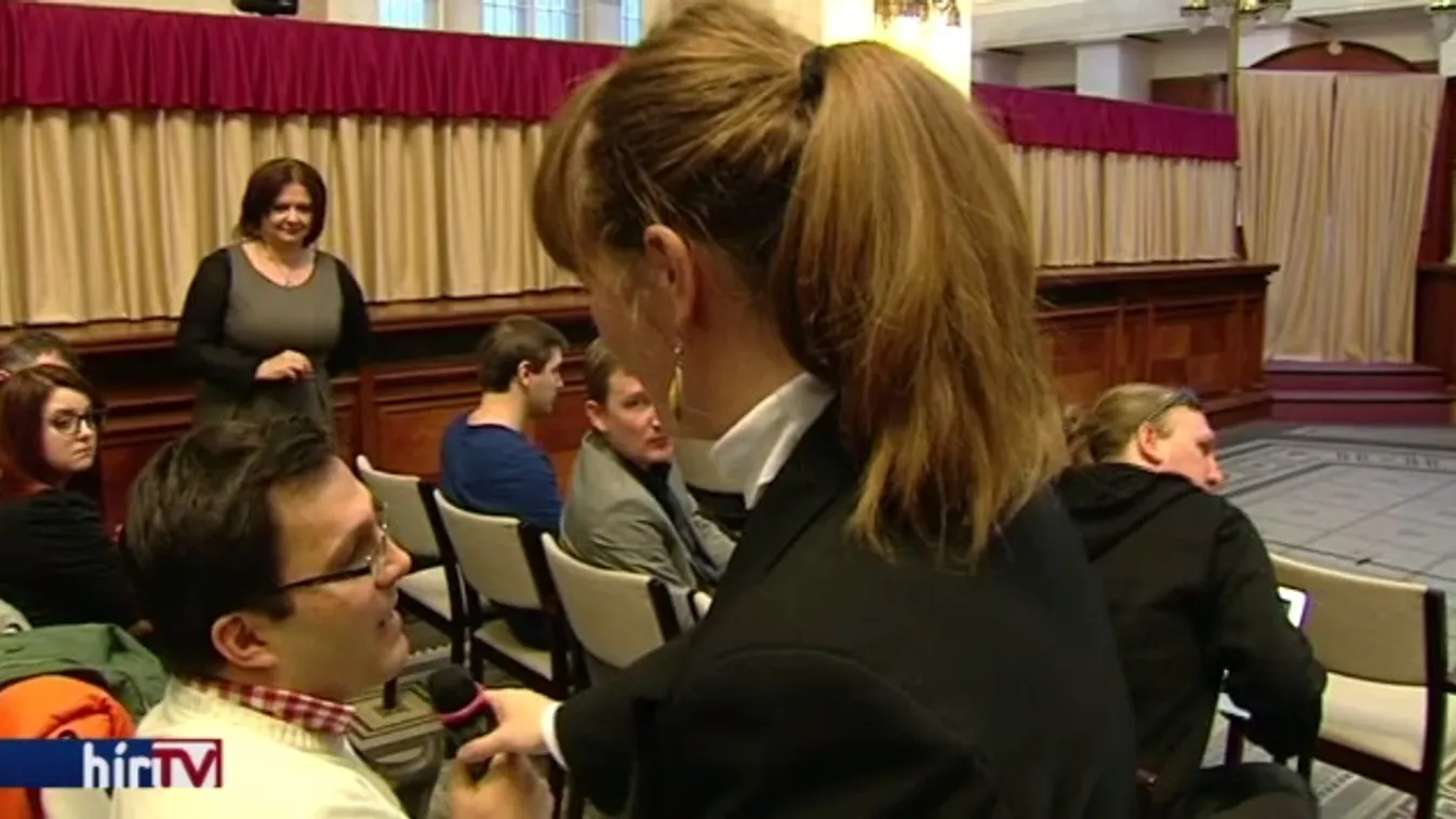 Már a sajtótájékoztatón is cenzúráznak? – Lapzárta