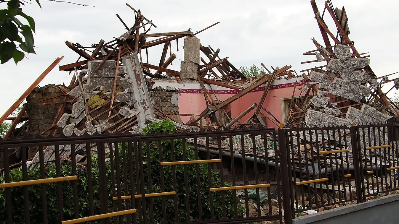 Egy gyerek és édesanyja szenvedett égési sérüléseket egy házrobbanásban Szelevényen + videó