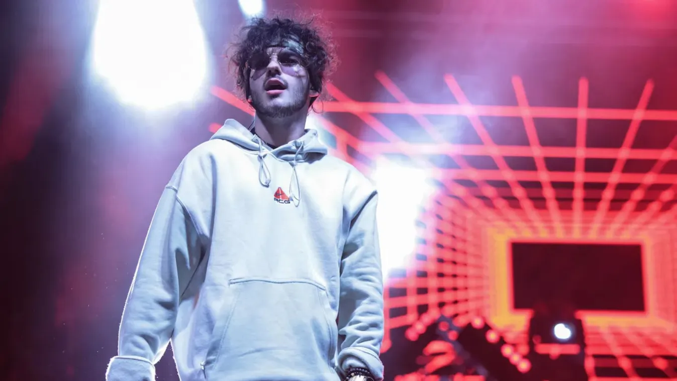 Azahriah újabb botránya: Véglényeknek nevezte a Fidesz-szavazókat, most a TV2-n kaszál a barátnője