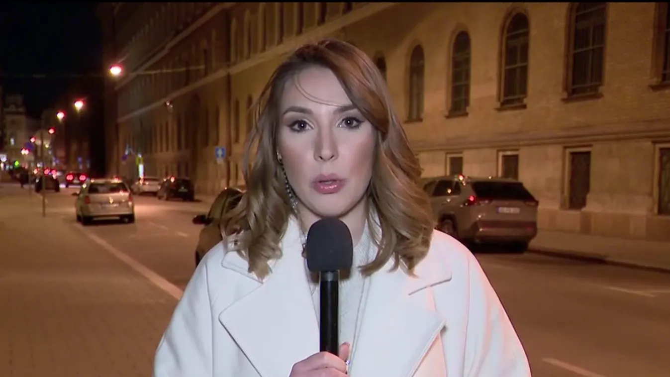 Rendőrök menekítették ki stábunkat a demonstrálók gyűrűjéből + videók