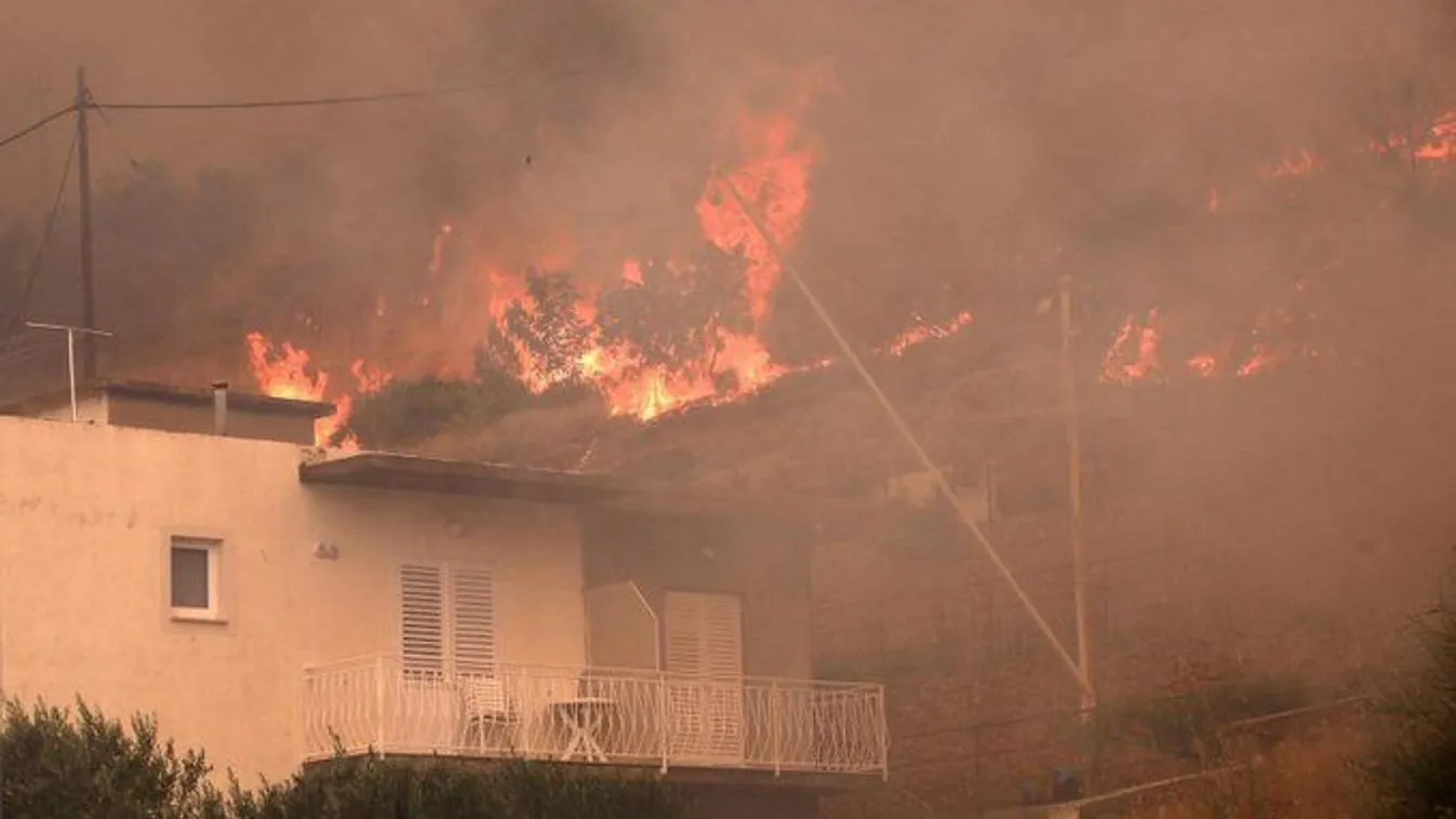 Drámai a helyzet az adriai tengerparton pusztító tűzvész miatt Horvátországban