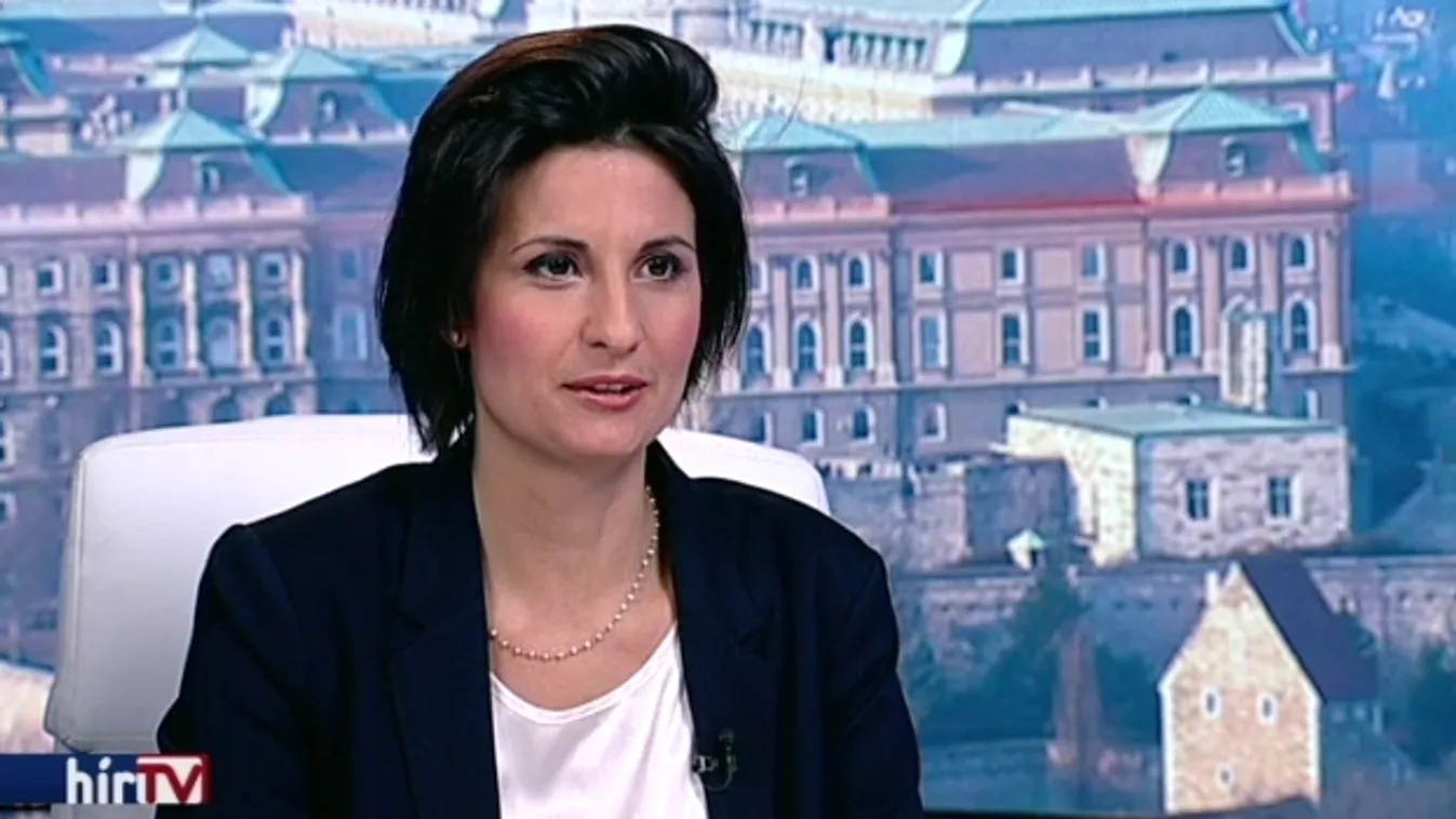 Hiába védte kollégáját, ellene fordult