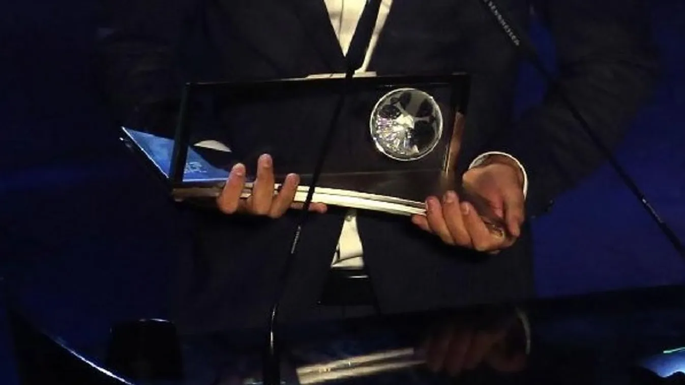 Kiállították a Puskás-díjat a zürichi FIFA Múzeumban