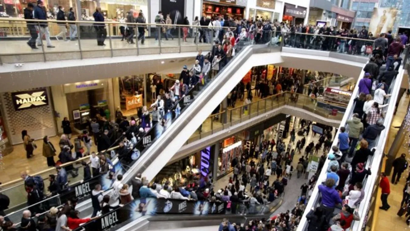 Aranyvasárnap is zsúfolásig teltek az üzletek