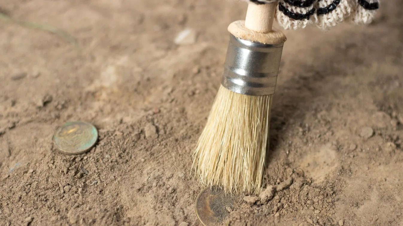 Régészeti feltárás és burkolati felújítás kezdődött a Budavári Palotanegyedben