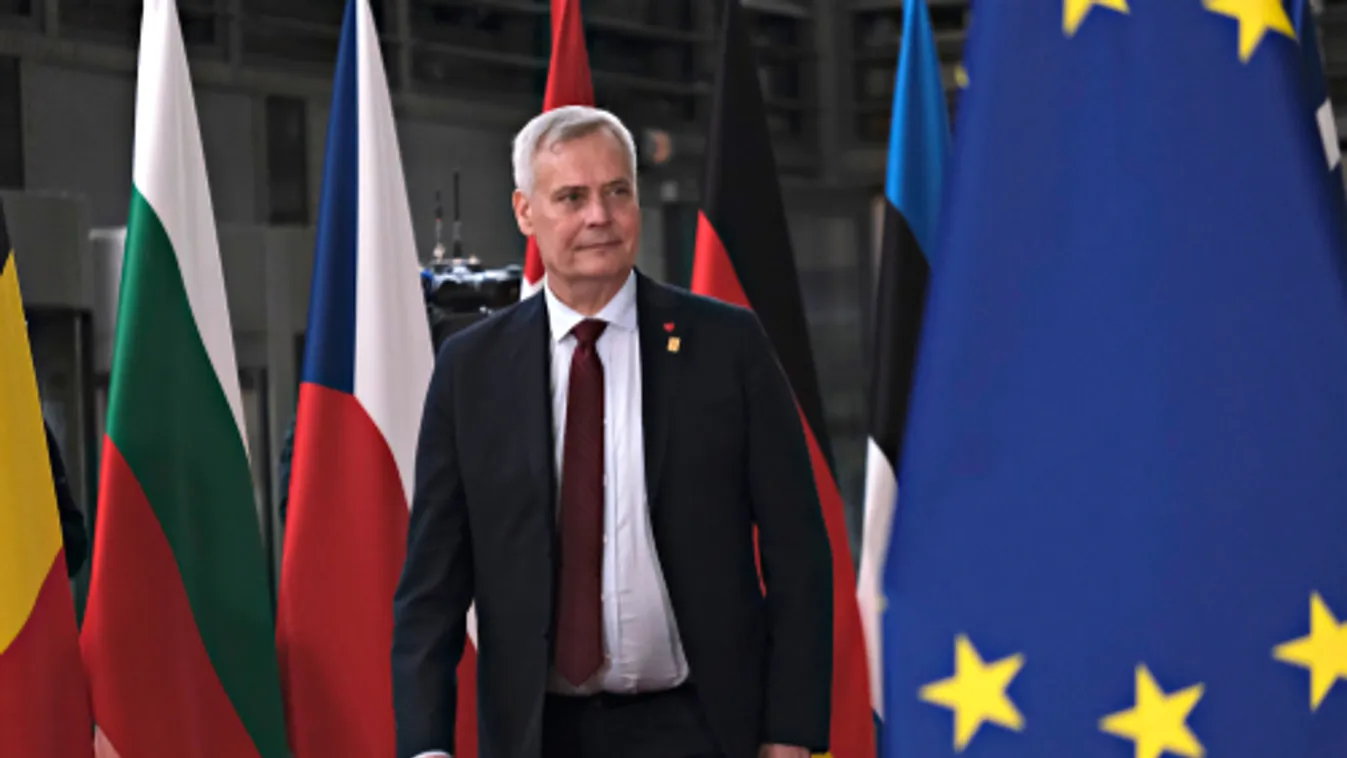 Megbukott és lemondott a Magyarországot kritizáló finn miniszterelnök