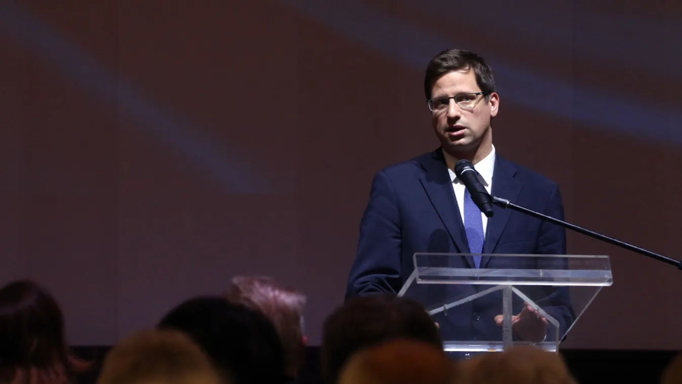 Gulyás Gergely: Identitásunk nem válhat a bevándorlás áldozatává