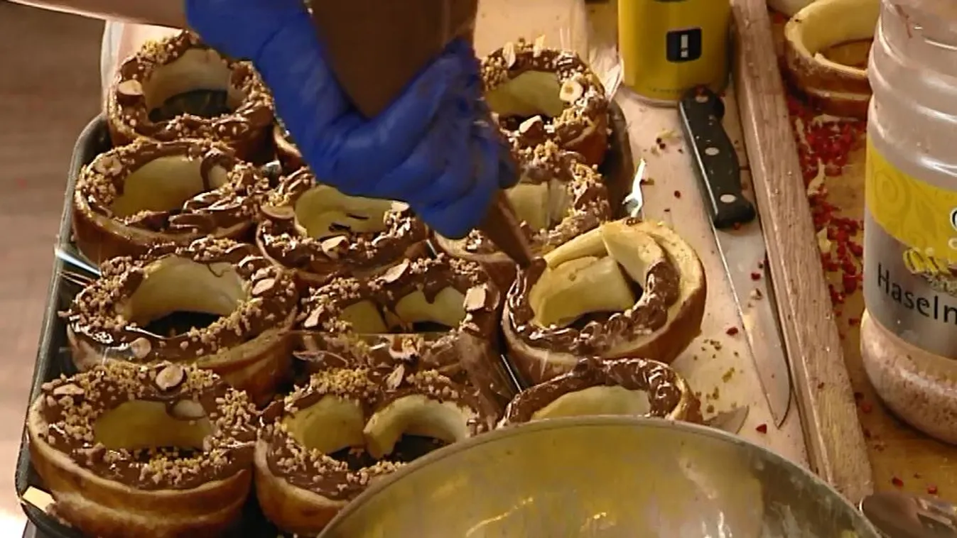 Kürtőskalácsot, kolbászt és káposztát is kóstolhattak a látogatók