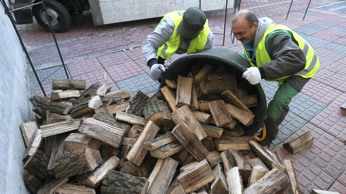 „Akit nem lehet megfélemlíteni, azt akkor vegyük meg”