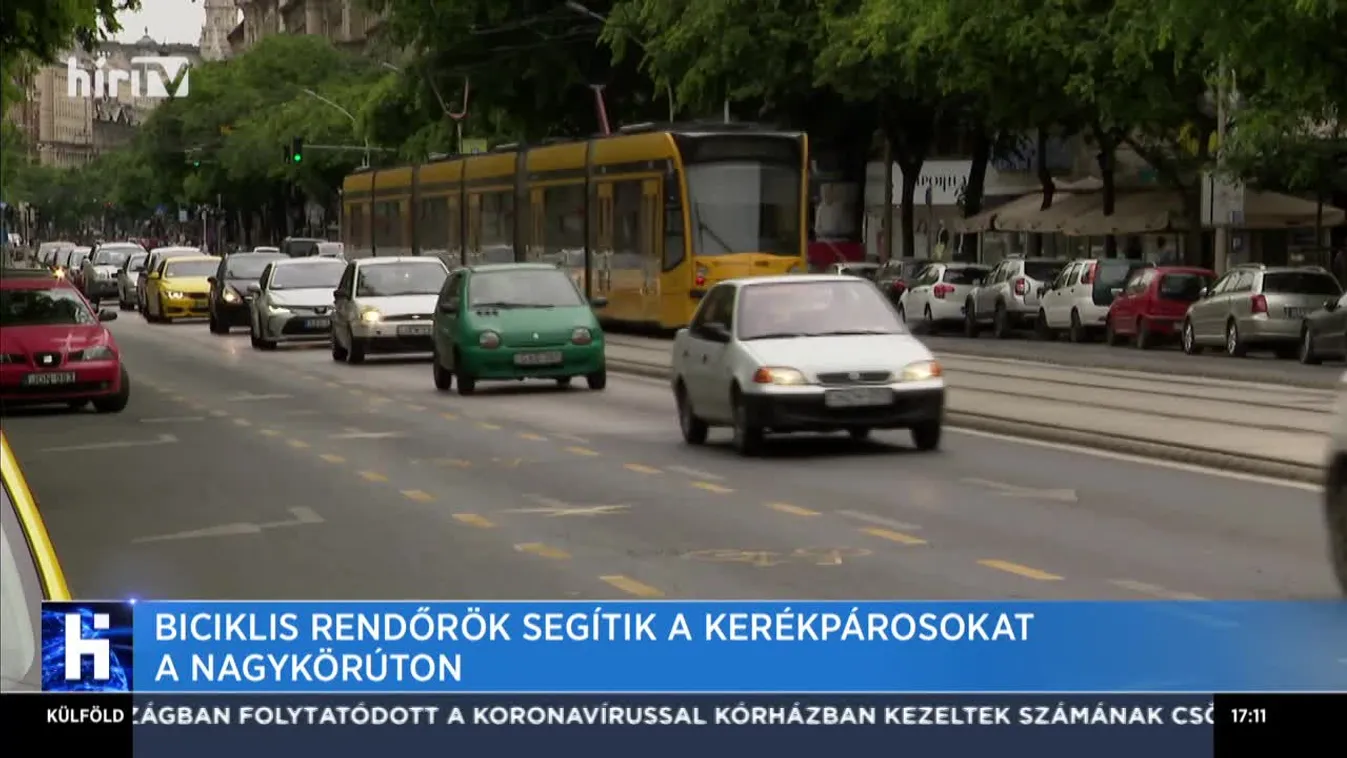 Biciklis rendőrök segítik a kerékpárosokat a Nagykörúton