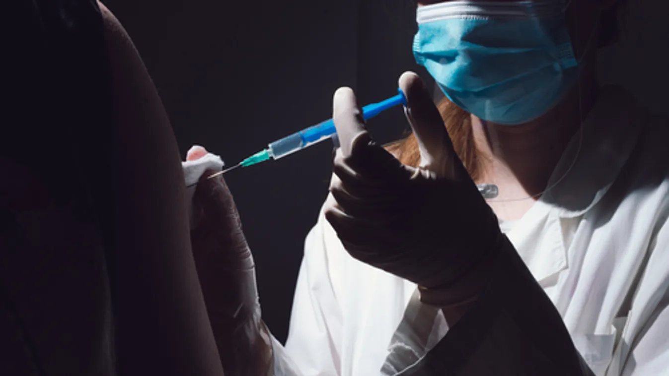 Szerbiában ötven-száz embert oltanának be óránként a koronavírus ellen