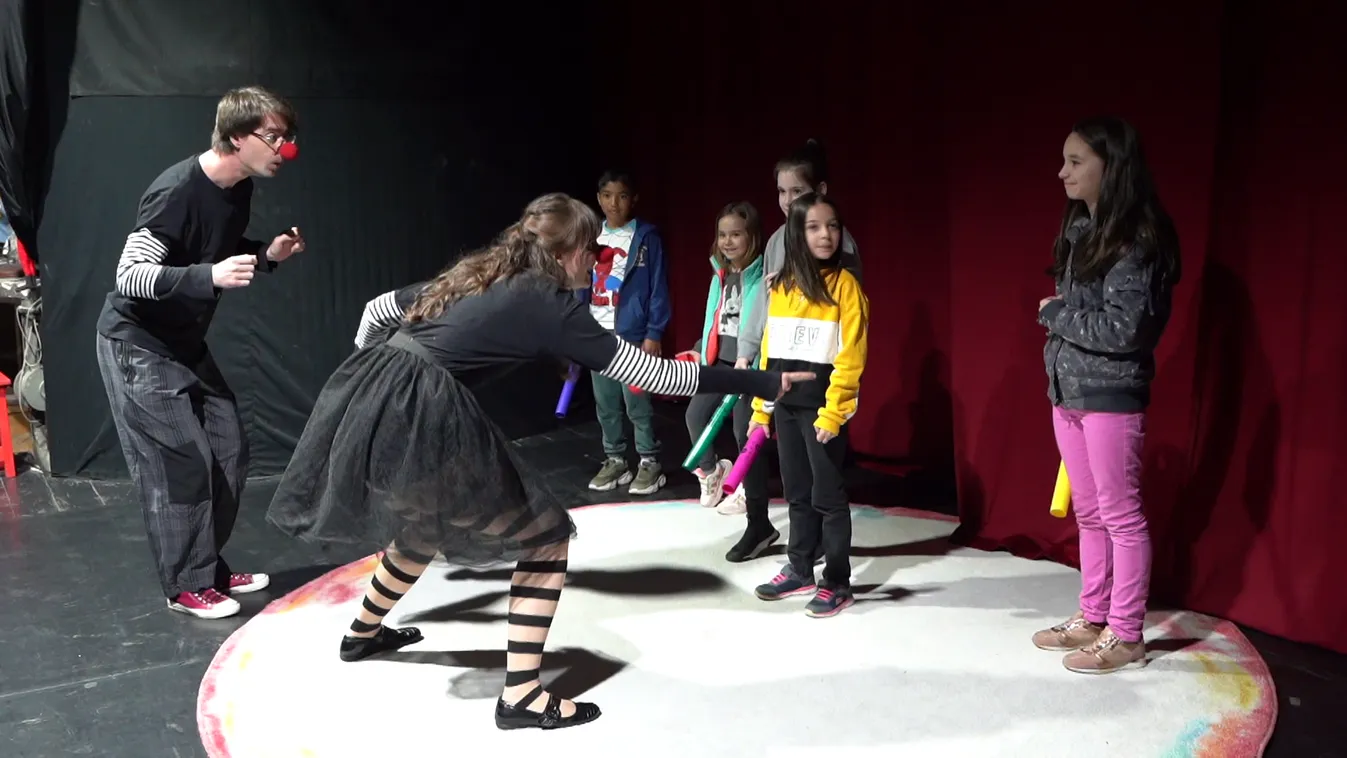 Bábelőadással kedveskedtek a menekült gyerekeknek Nagyváradon