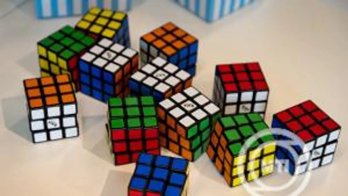 A fél évszázados Rubik-kockával népszerűsítik a magyar tudományt Bukarestben