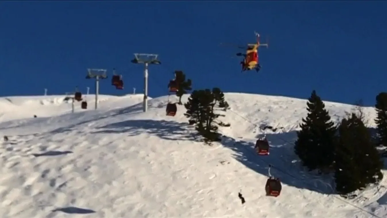 Órákra a felvonókban ragadtak a síelők