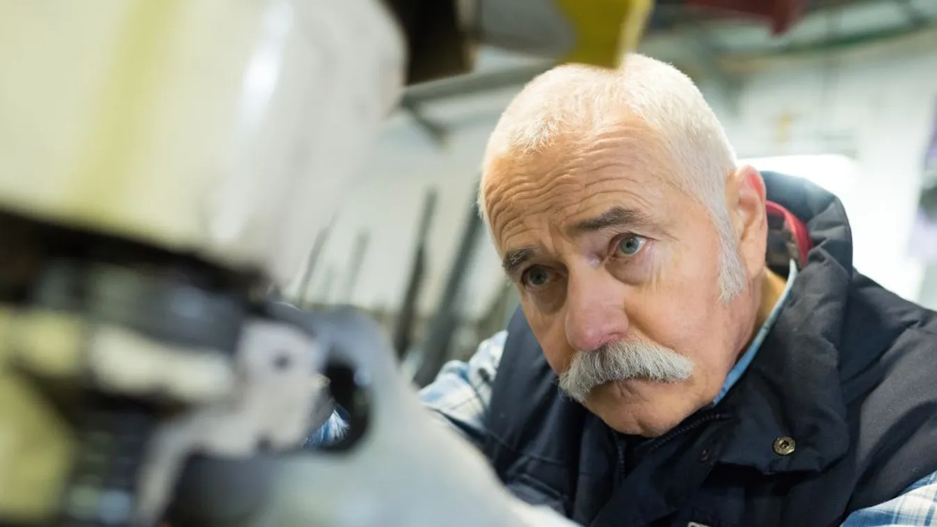 Nagyon kedvező változás jön a dolgozó nyugdíjasoknak