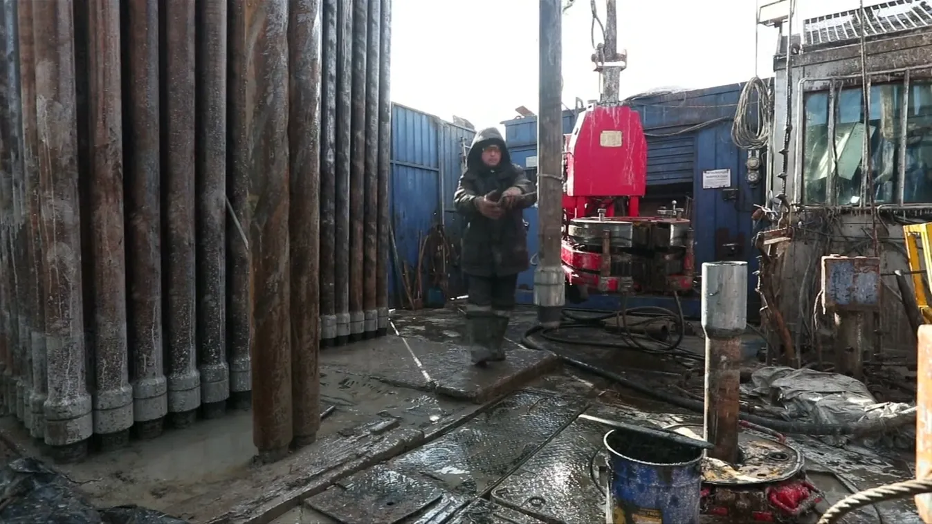 A szankciók ellenére ömlik az olaj Európába