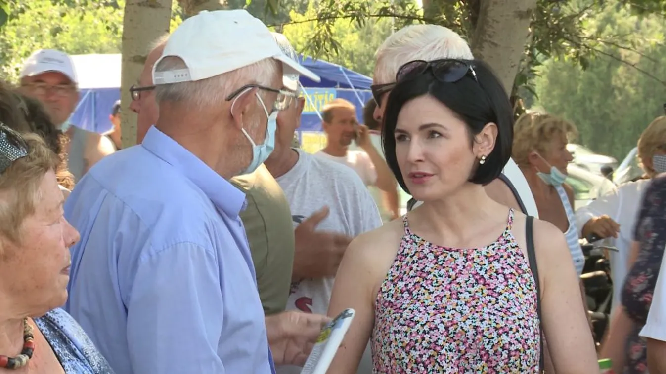 Rátelepedtek az ellenzéki pártok a politikamentes demonstrációra