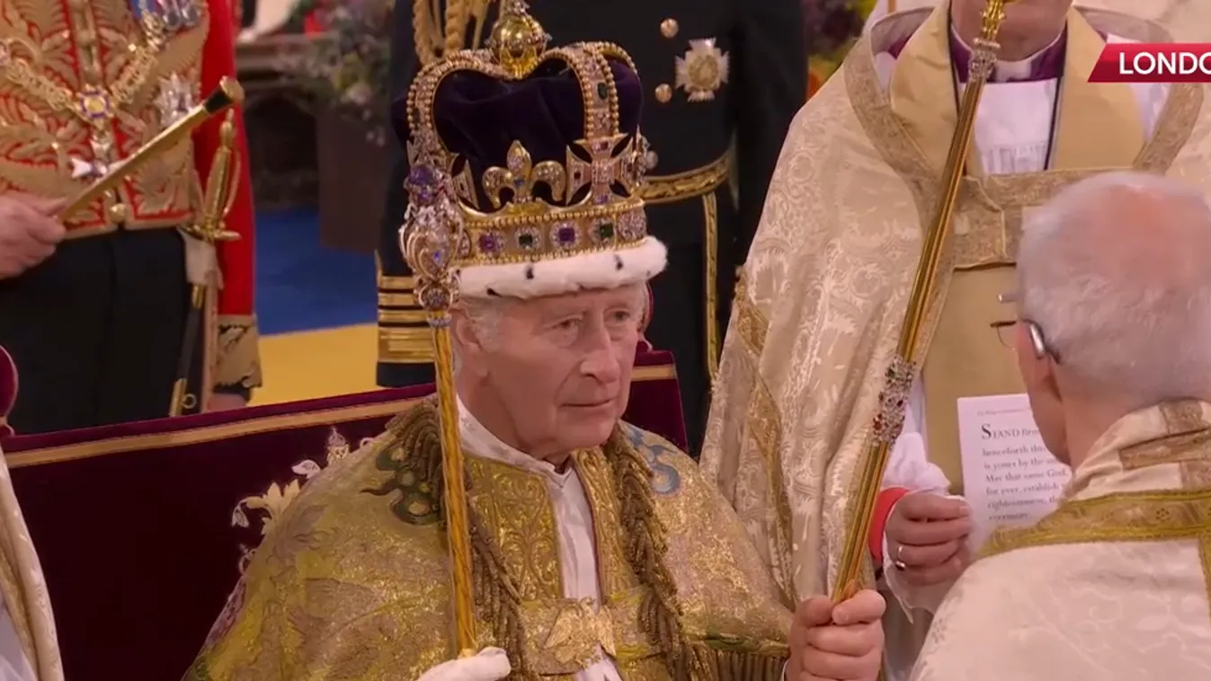 Megkoronázták a brit uralkodót + videók